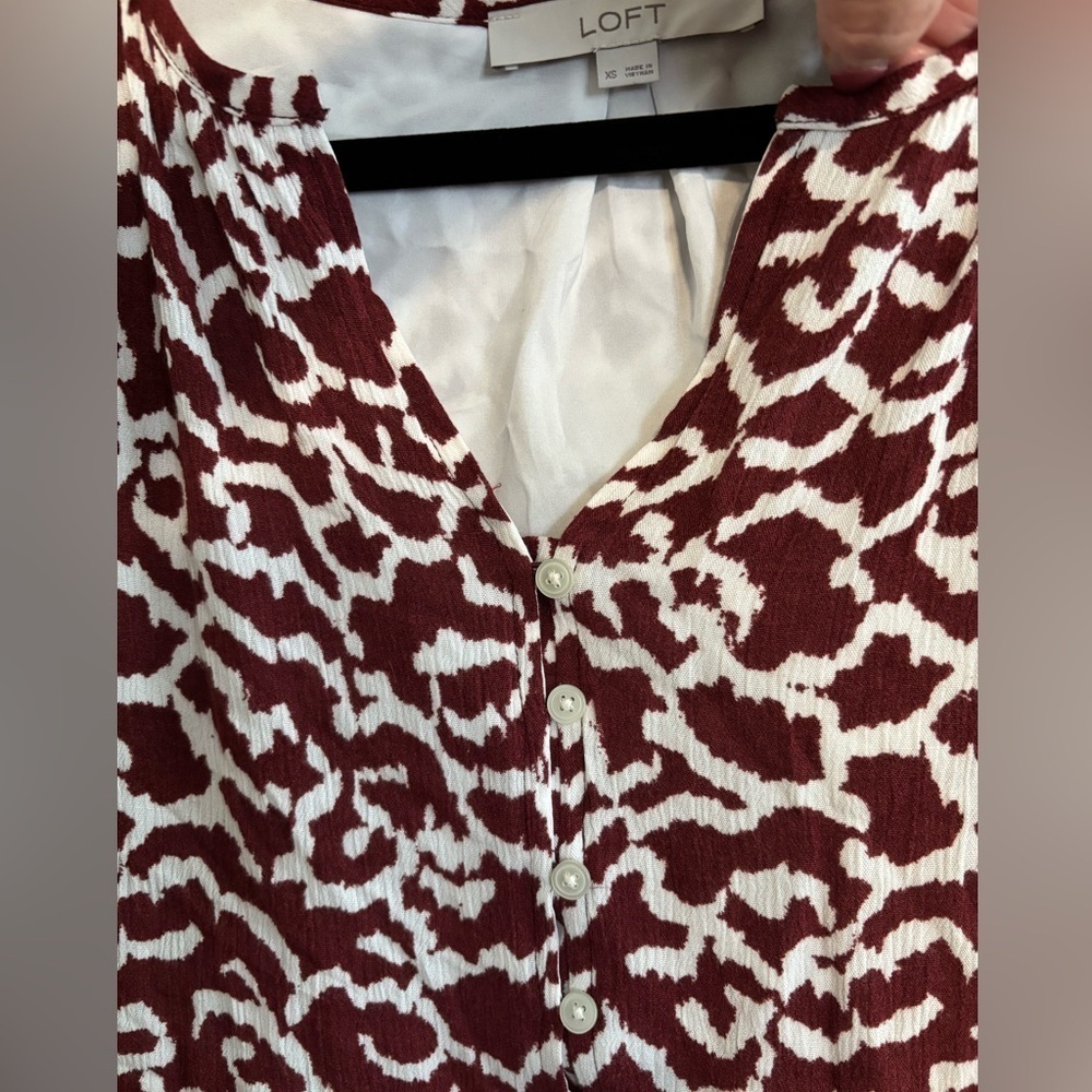 Loft Women’s maroon and white v-neck knee-length dress size XS - Picture 2 of 7